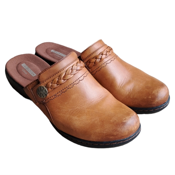 Clarks women's leather slides. - Picture 2 of 6